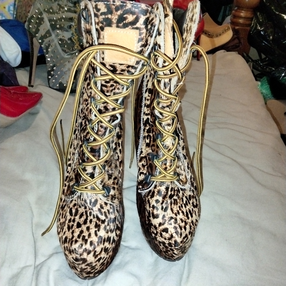 Zigi girl leather leopard boots.🔥🔥